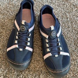 Jeep J- 41 water ready hiking/water shoes size 8. Minimal wear!